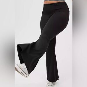 Offline by Aerie Real Me Super Flare High Rise Smocked Leggings, Black, sz M